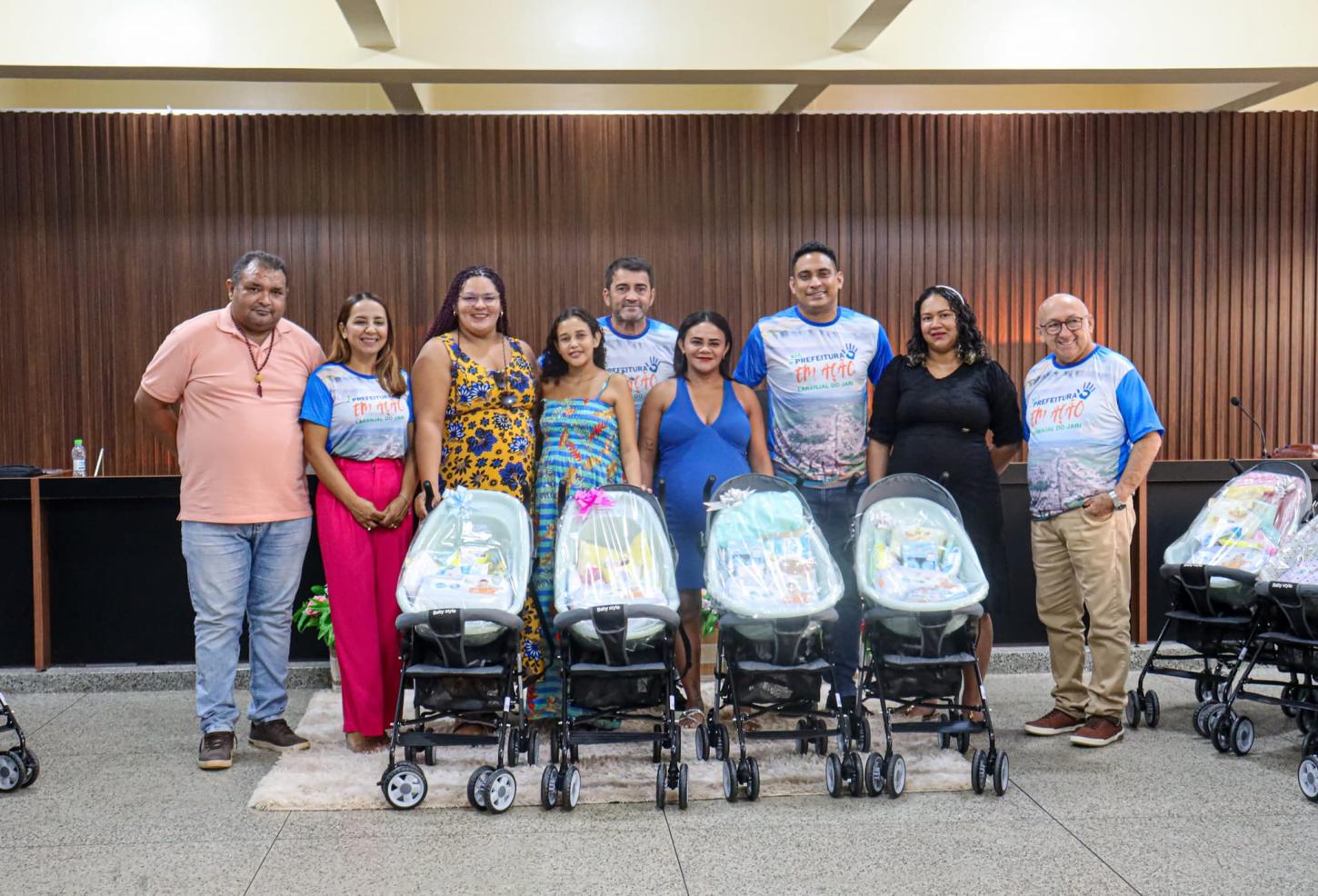 Prefeitura distribui kits de bebê para 72 famílias em Laranjal do Jari
