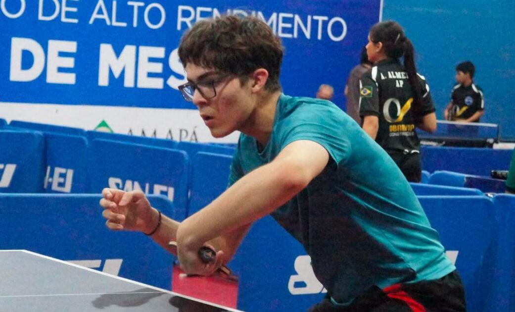 Mesatenista Bisneto treina com os melhores do mundo no Japão e na China