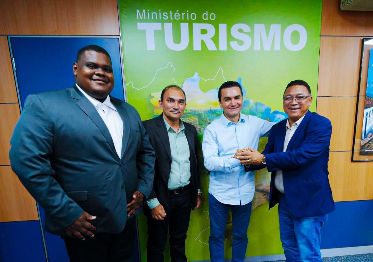 Prefeito de Mazagão se reúne com ministro do Turismo para discutir projetos
