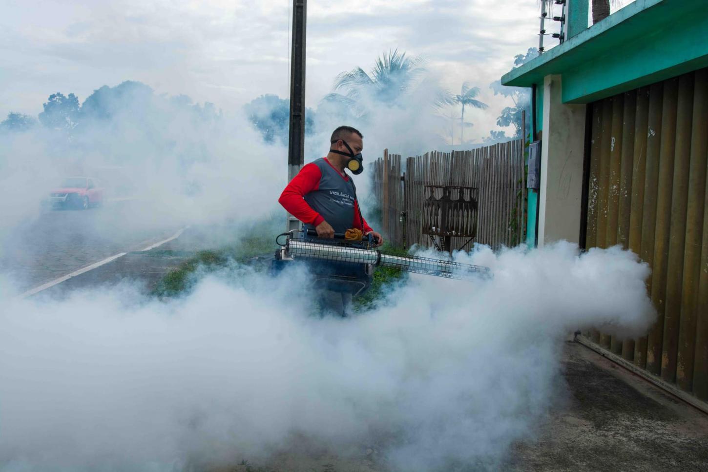 Prefeitura de Mazagão intensifica combate ao mosquito da dengue com fumacê