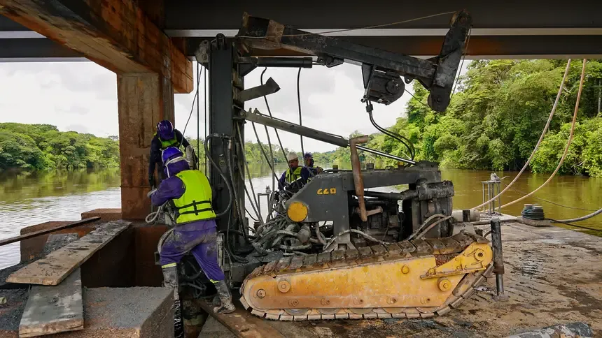 Setrap intensifica reforma e ampliação de ponte sobre o Rio Amapari em Serra do Navio