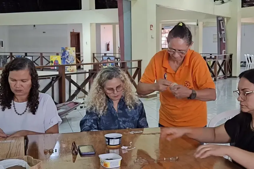 Amapá impulsiona empreendedorismo criativo com oficina de biojoias na Casa do Artesão