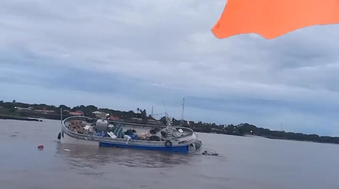 Embarcação com 60 passageiros naufraga no Marajó