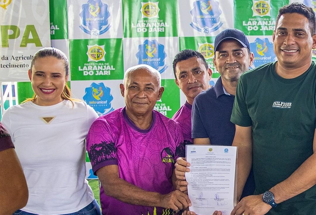 Laranjal do Jari: empreendedores da costura e do açaí recebem reforço da prefeitura