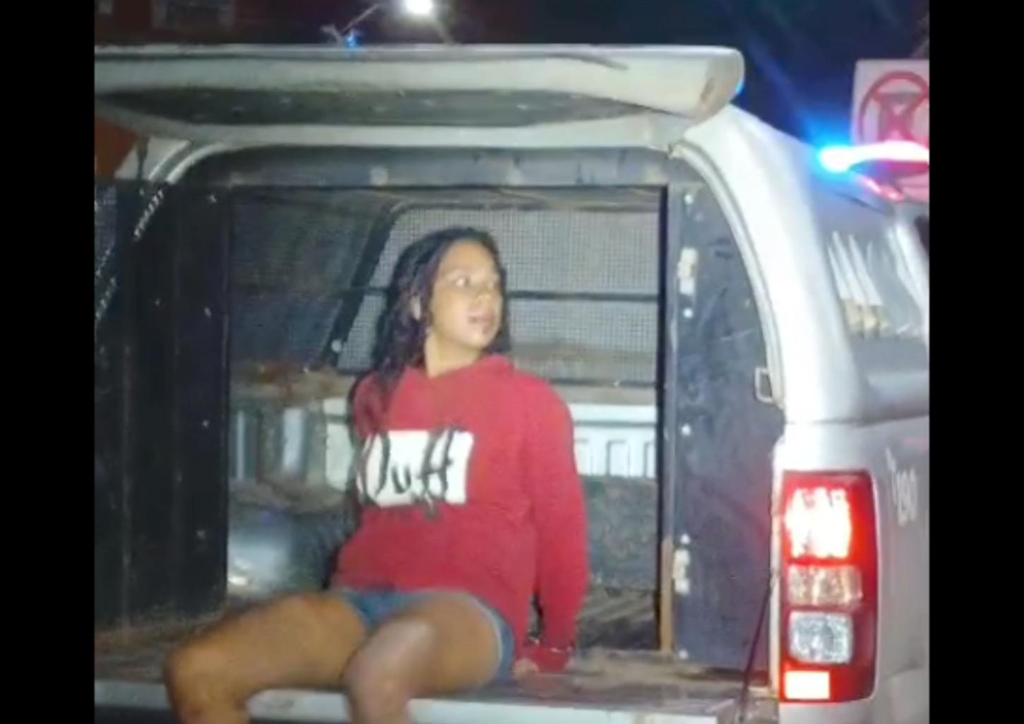 Assalto a motorista de aplicativo termina em prisão e quatro carros batidos no Goiabal