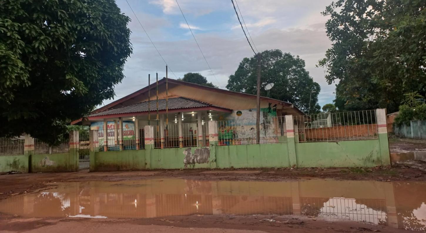 Pais denunciam descaso e focos de dengue em escola infantil do Coração