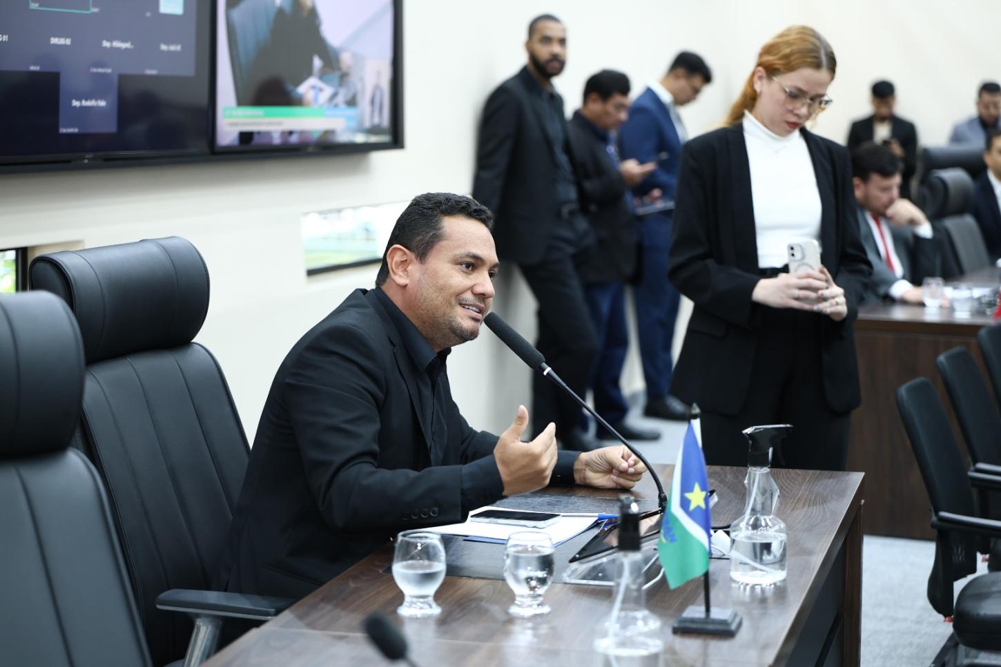 Projeto de lei no Amapá quer fones antirruído gratuitos para autistas em locais públicos