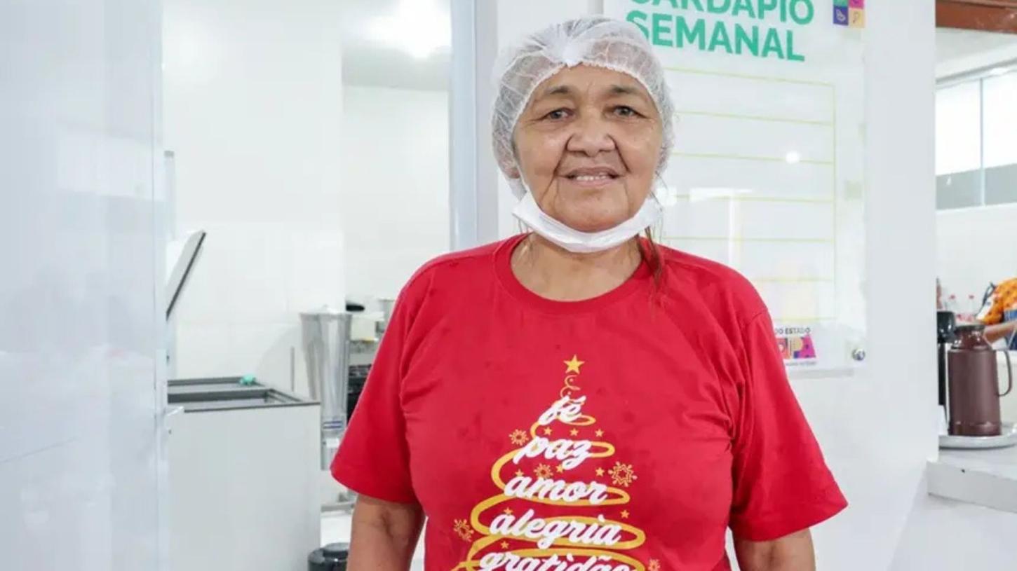 Do suor ao sorriso: cozinheira Margarete comemora a nova cozinha da Escola Coaracy Nunes