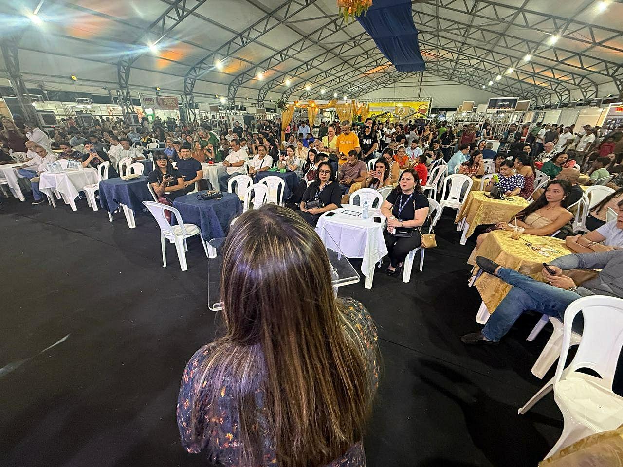 Feira Internacional de Oiapoque movimenta R$ 1,5 milhão em prospecção na primeira noite