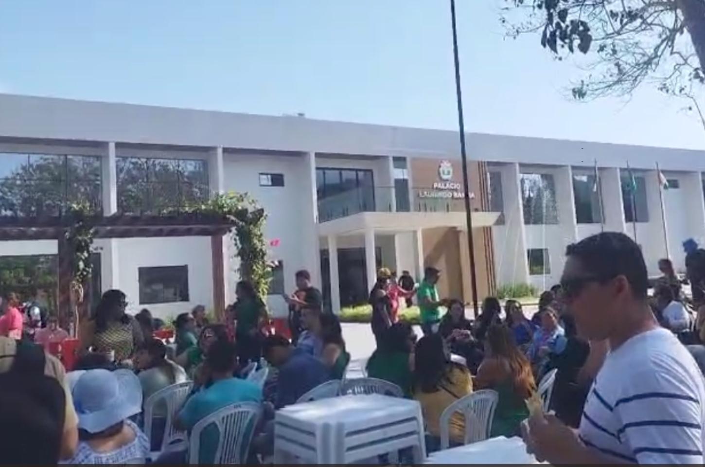 Durante manifestação, professores acusam Furlan de descaso com a educação