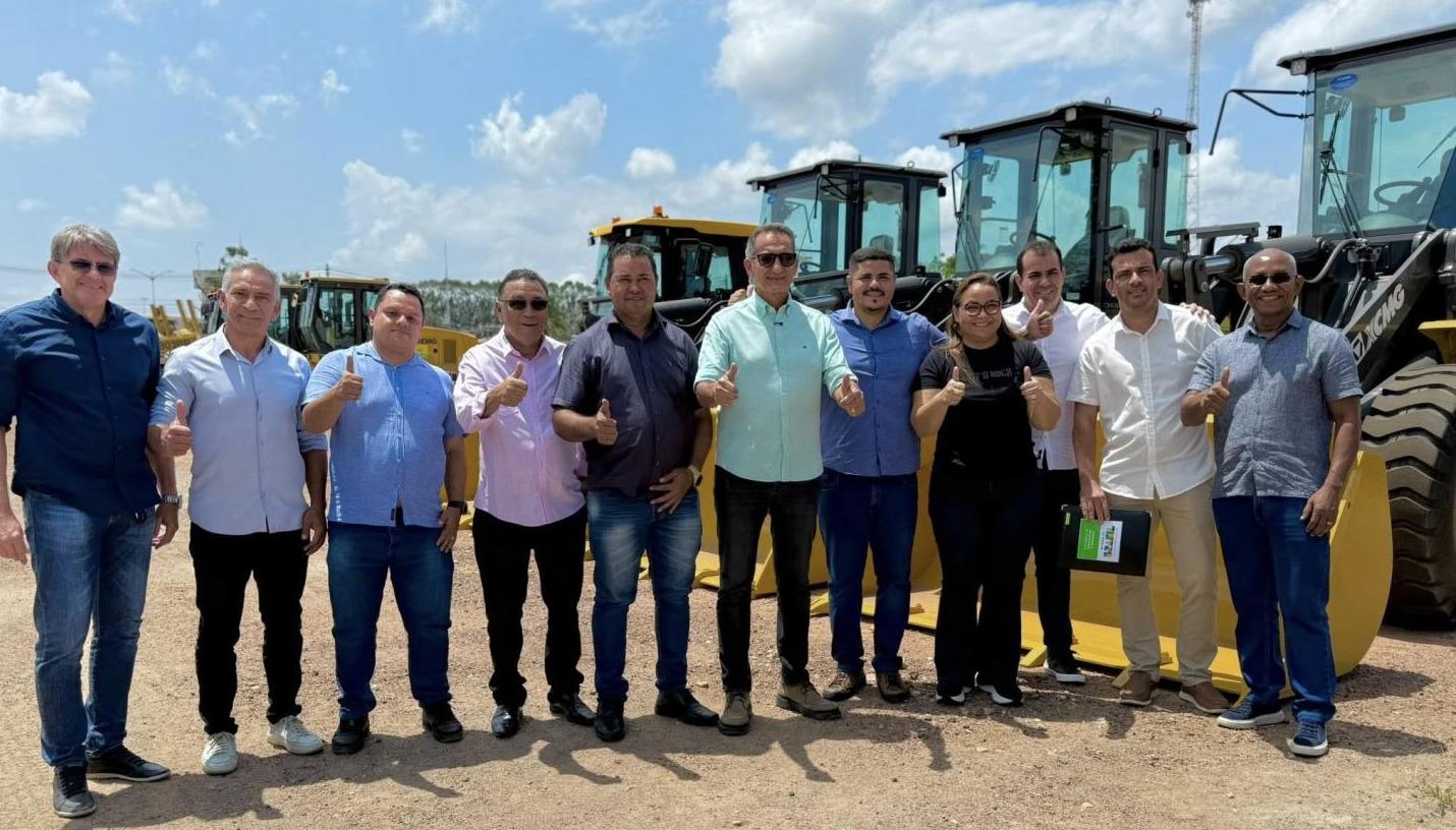 Ministro Waldez na entrega dos equipamentos 