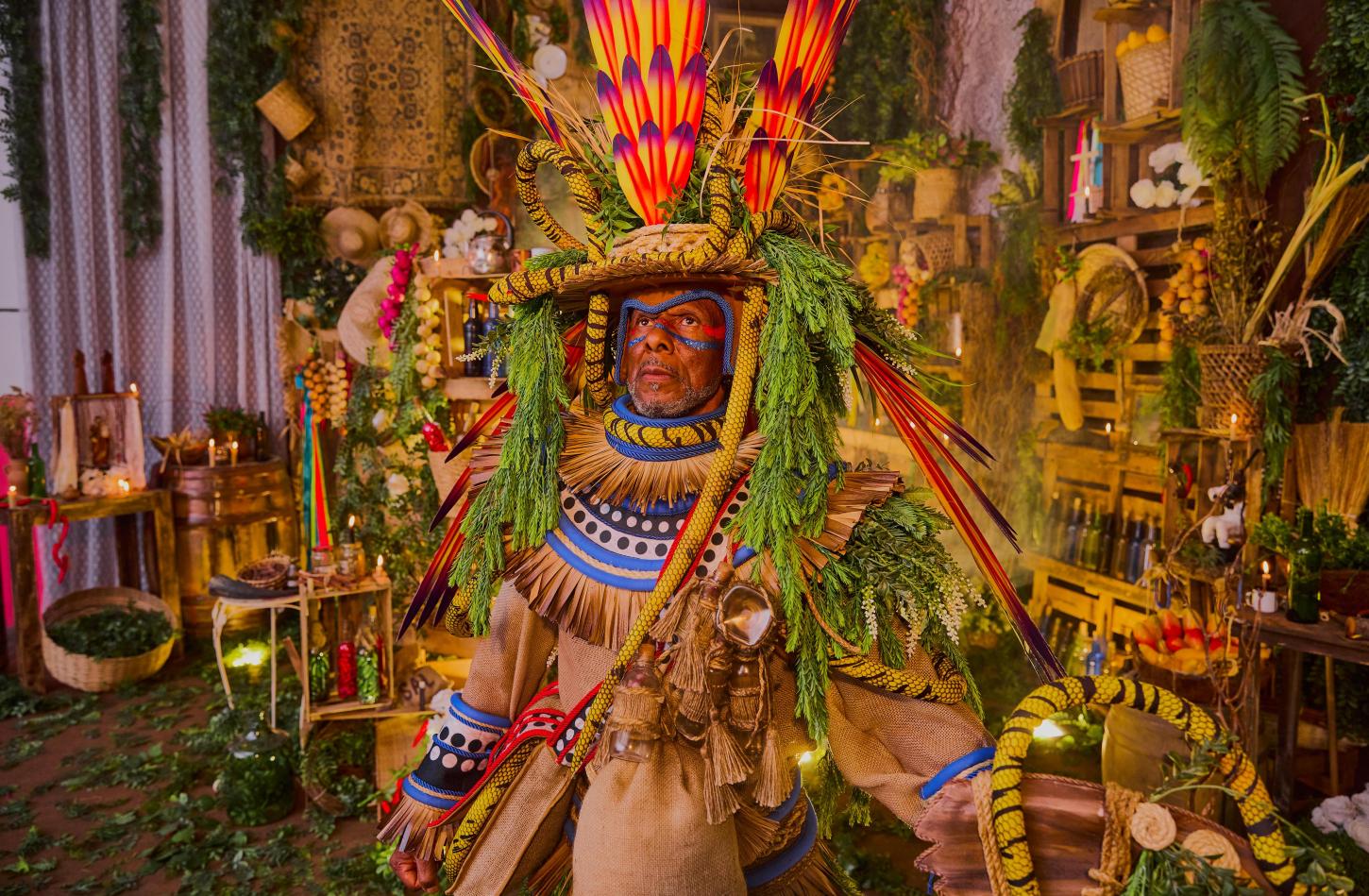 Mangueira divulga protótipos das fantasias de suas alas comerciais para o Carnaval 2026