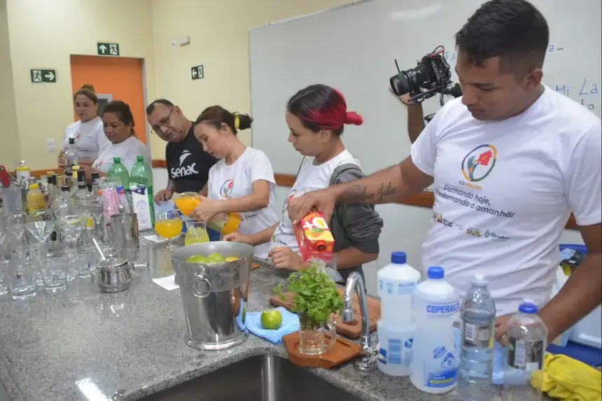 Moradores do Miracema em Macapá recebem curso de coquetelaria