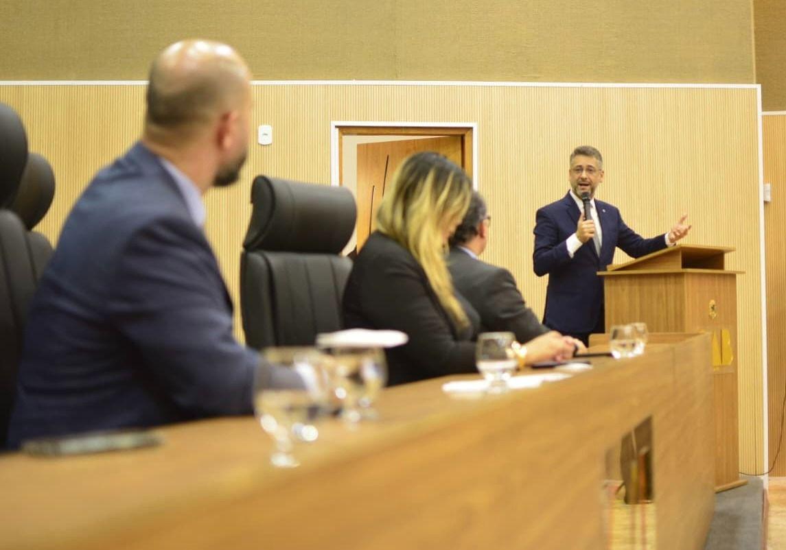 “Ninguém vai implantar o caos”, diz Clécio sobre crise na saúde do Amapá