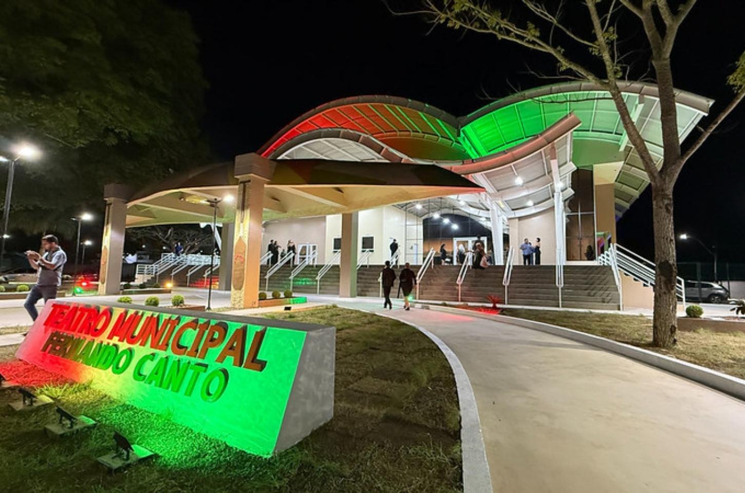 Teatro de Macapá: o palco apagado de um gestor que  finge ser luz