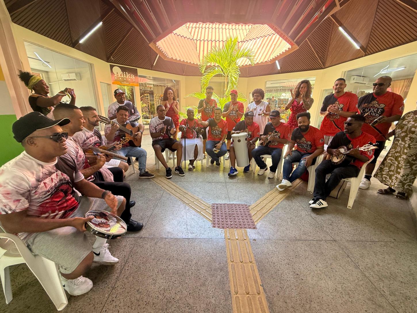 Cacique de Ramos movimenta aniversário de 39 anos da UNA em Macapá