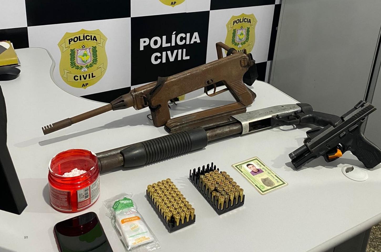 Homem ligado a facção é preso com arsenal e drogas em Santana