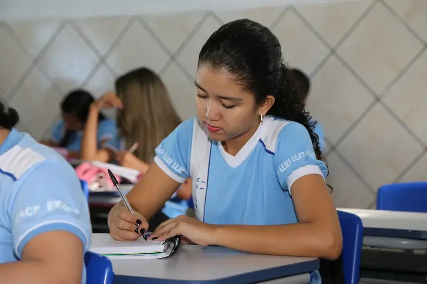 Rematrícula na rede estadual começa dia 17: veja como renovar sua vaga