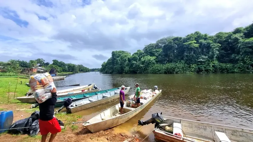 Ajuda humanitária cruza 600 km de estrada para chegar às aldeias de Oiapoque