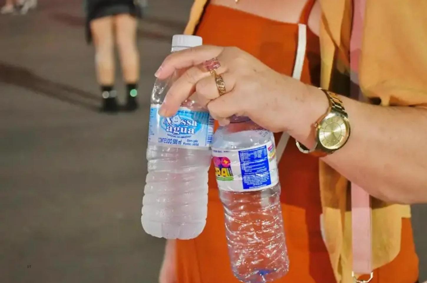 Pontos de hidratação garantem água grátis no Réveillon de Macapá