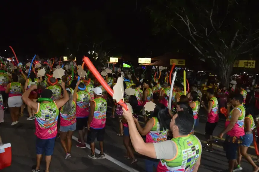 Chiclete com Banana fecha carnaval com festa na orla de Macapá