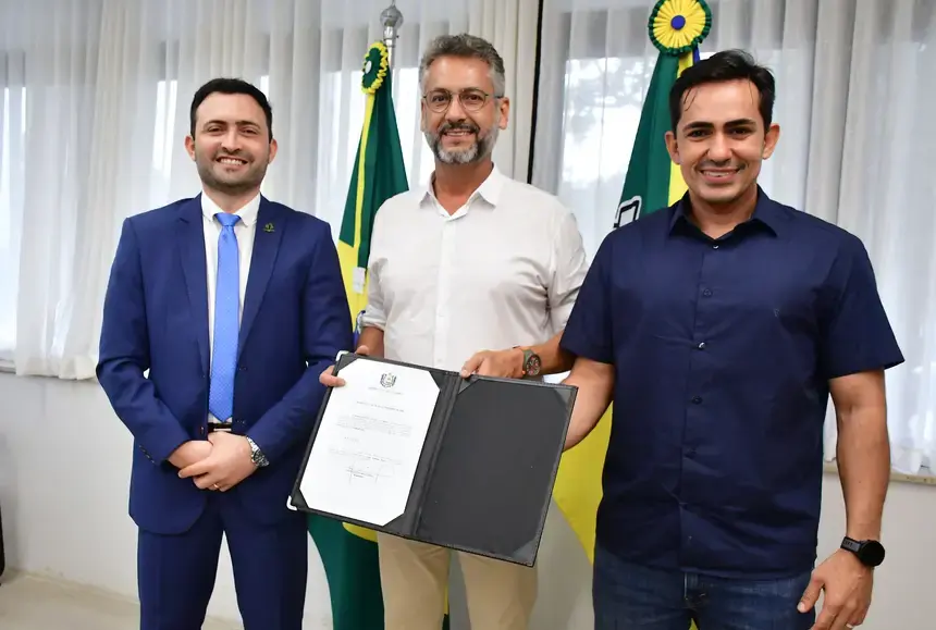 Governador assina decreto que nomeia Igor Giusti como defensor-geral do Amapá