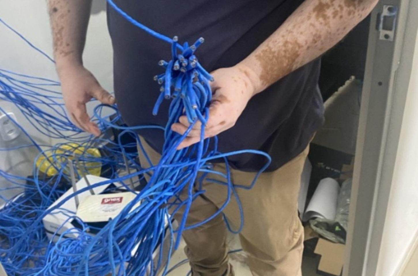 Fios foram danificados para interromper a comunicação para não deixar rastros