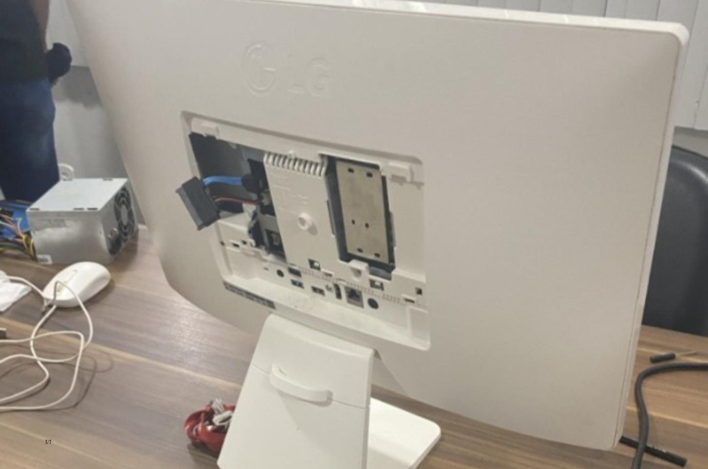 A suspeita é de que os equipamentos tinham informações que poderia comprometer a gestão passada